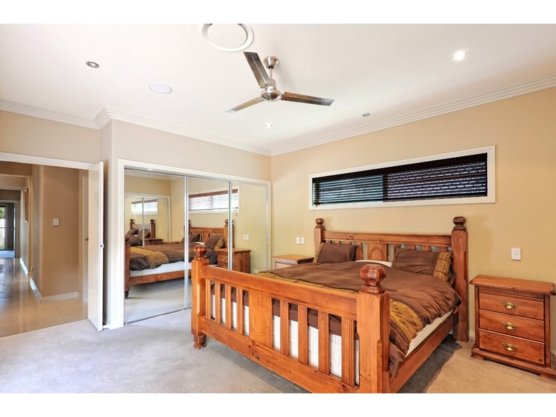 8 Waterview Crescent, Bundall QLD 4217