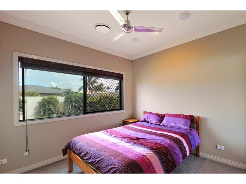 8 Waterview Crescent, Bundall QLD 4217