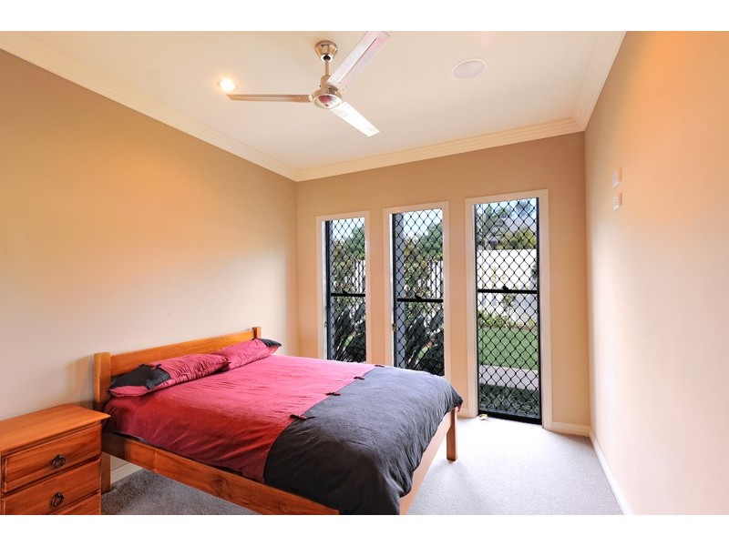 8 Waterview Crescent, Bundall QLD 4217