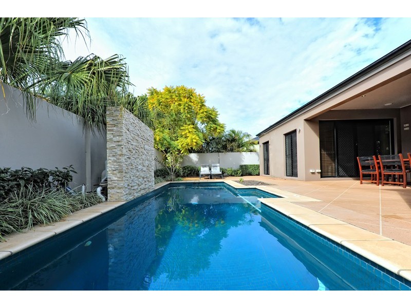 8 Waterview Crescent, Bundall QLD 4217