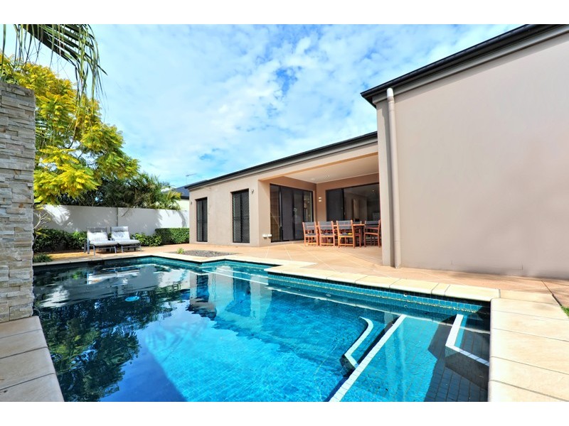 8 Waterview Crescent, Bundall QLD 4217