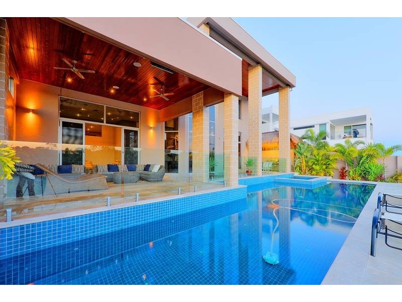 3028 The Boulevarde, Benowa QLD 4217