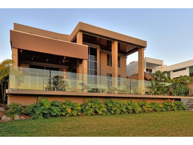 3028 The Boulevarde, Benowa QLD 4217