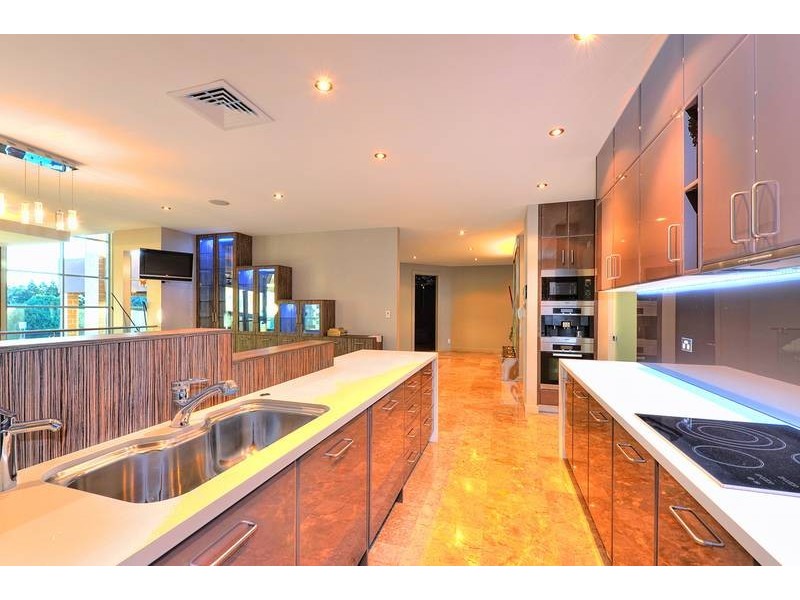 3028 The Boulevarde, Benowa QLD 4217