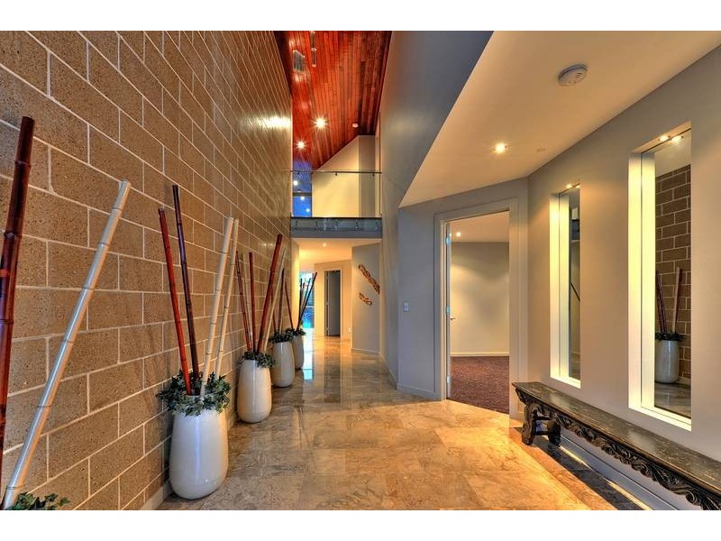 3028 The Boulevarde, Benowa QLD 4217