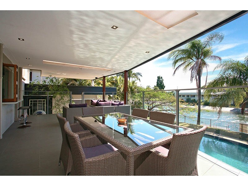 8 Gibraltar Dr, Isle Of Capri QLD 4217