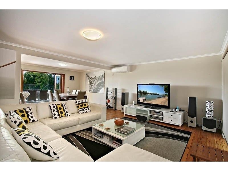 8 Gibraltar Dr, Isle Of Capri QLD 4217