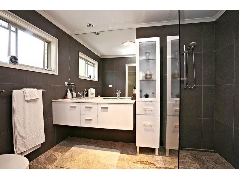 8 Gibraltar Dr, Isle Of Capri QLD 4217