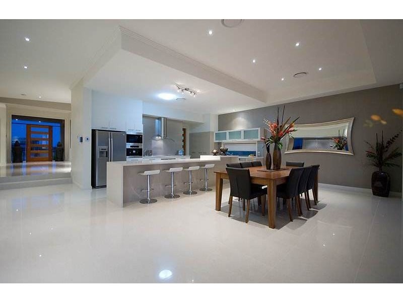 5 Royal Albert Cresent, Paradise Point QLD 4216