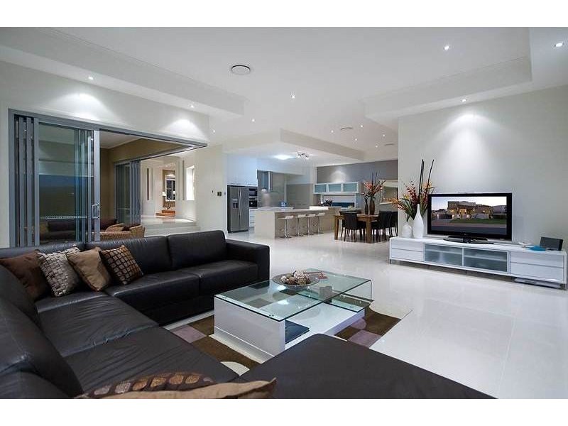 5 Royal Albert Cresent, Paradise Point QLD 4216