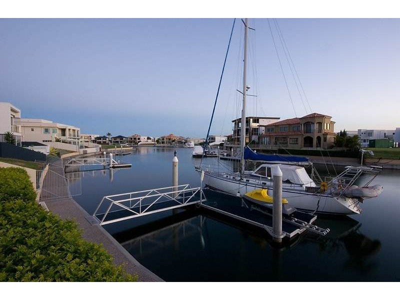 5 Royal Albert Cresent, Paradise Point QLD 4216