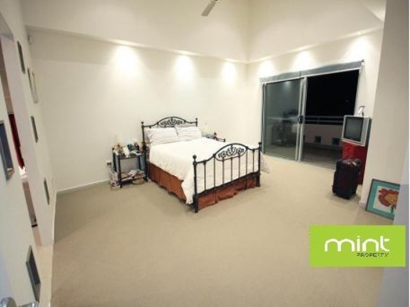 1011B Lakeview Terrace, Benowa QLD 4217