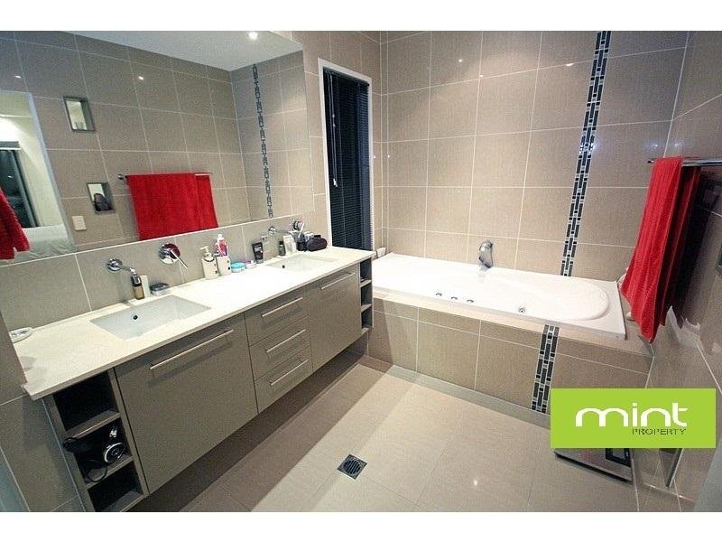 1011B Lakeview Terrace, Benowa QLD 4217