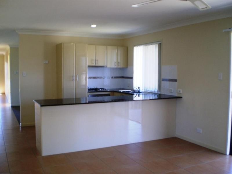 10 Barcombe Drive, Marsden QLD 4132