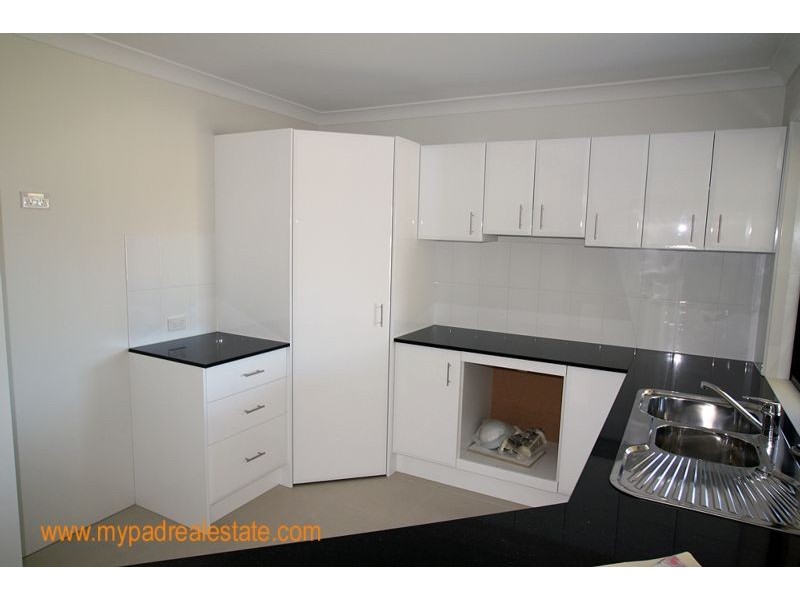 2 Thames Street, Regents Park QLD 4118