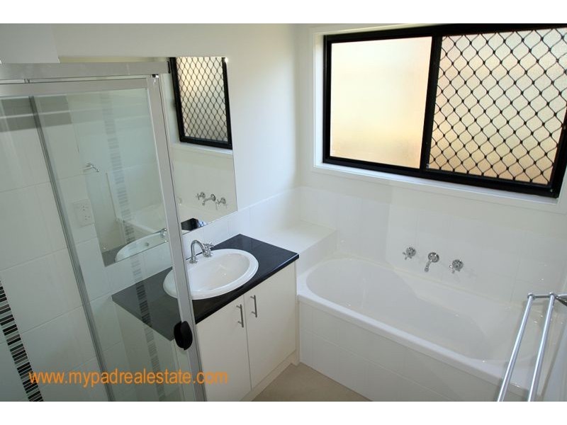 2 Thames Street, Regents Park QLD 4118