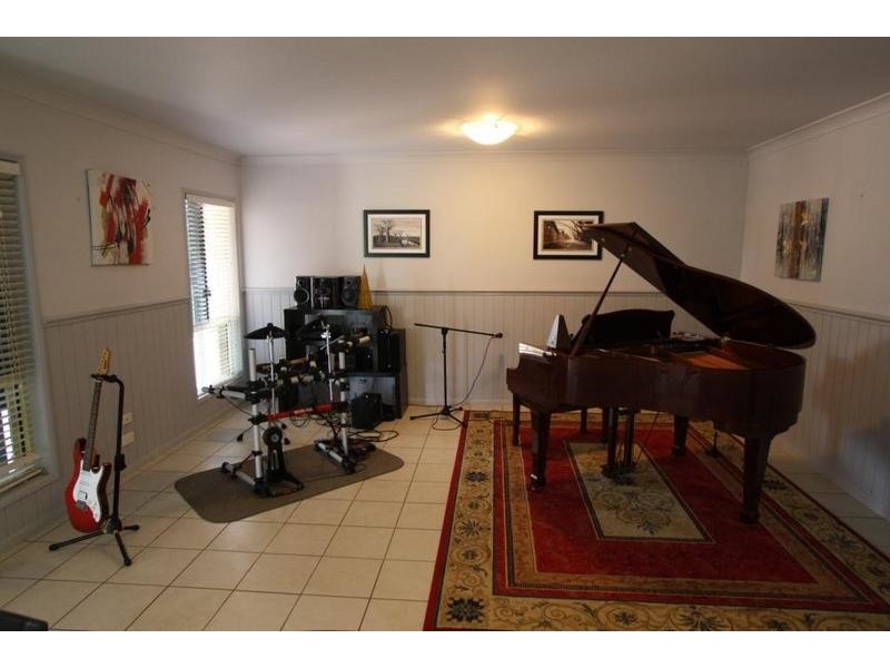 4 Wren Court, Greenbank QLD 4124