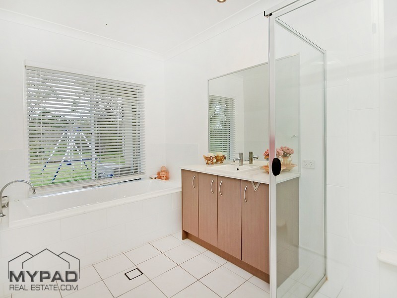 398 – 400 Spring Mountain Drve, Greenbank QLD 4124