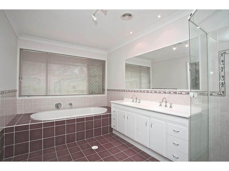 21 Sunbird Court, Greenbank QLD 4124