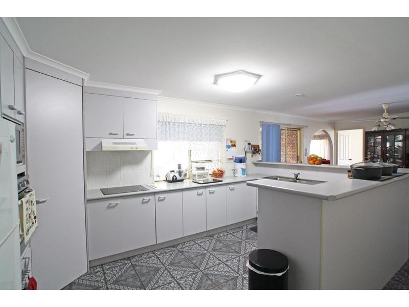 40-42 Deborah Court, Munruben QLD 4125