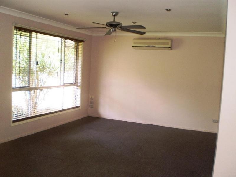11 Windsong Court, Hillcrest QLD 4118