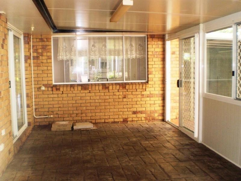 11 Windsong Court, Hillcrest QLD 4118