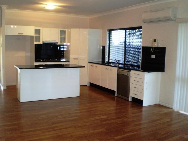 252 Lakeside Avenue, Springfield Lakes QLD 4300