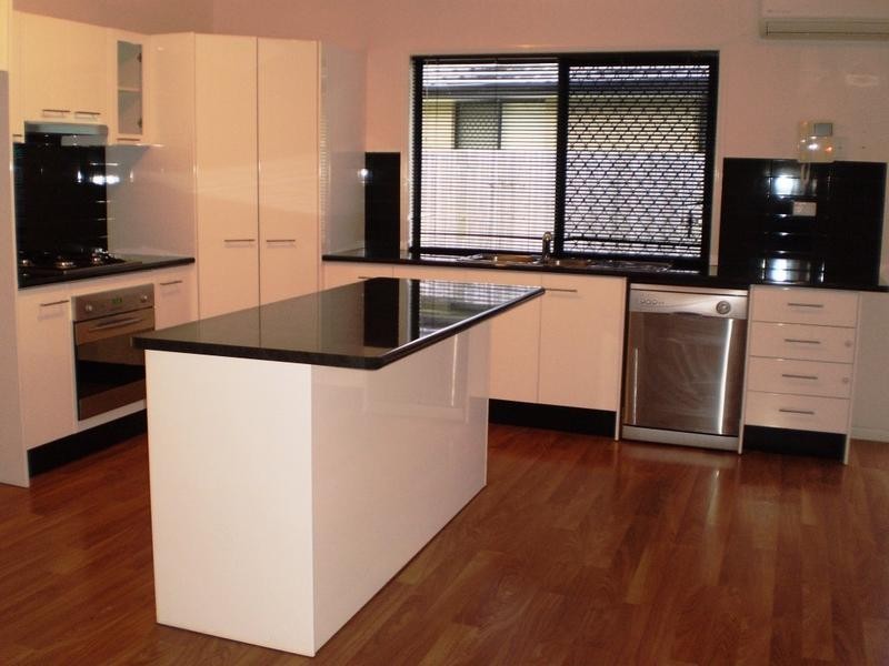 252 Lakeside Avenue, Springfield Lakes QLD 4300