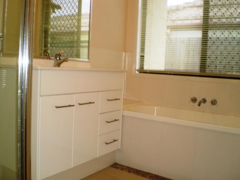 252 Lakeside Avenue, Springfield Lakes QLD 4300