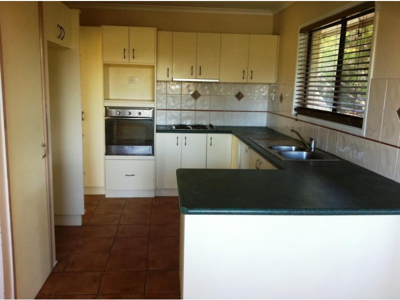 96 Conifer Street, Hillcrest QLD 4118
