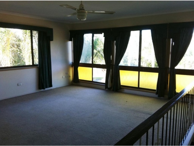 96 Conifer Street, Hillcrest QLD 4118