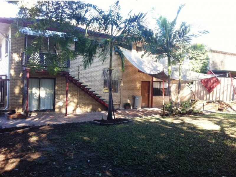 96 Conifer Street, Hillcrest QLD 4118