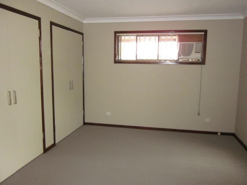 37 Bywater Street, Hillcrest QLD 4118