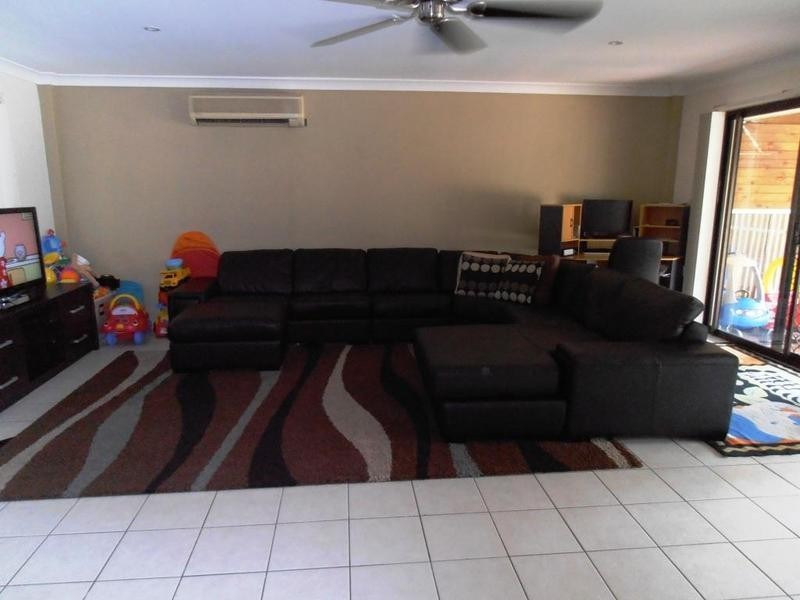 40 Regency Drive, Regents Park QLD 4118