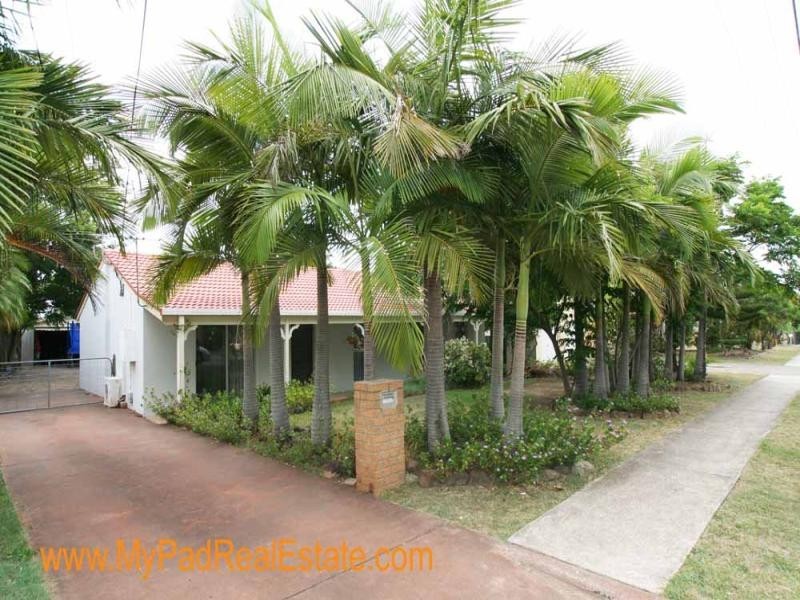 72 Peverell St, Hillcrest QLD 4118