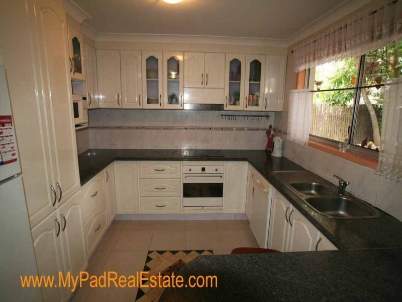 72 Peverell St, Hillcrest QLD 4118