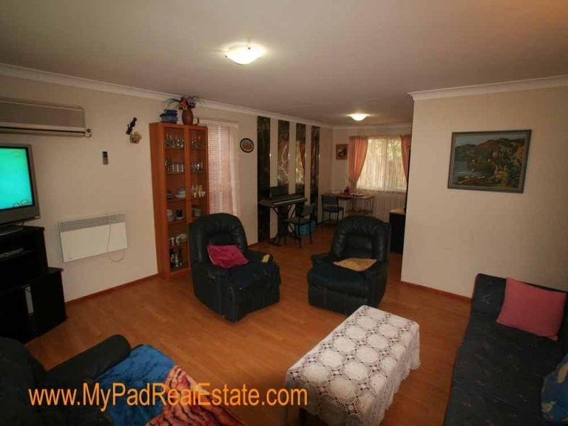 72 Peverell St, Hillcrest QLD 4118