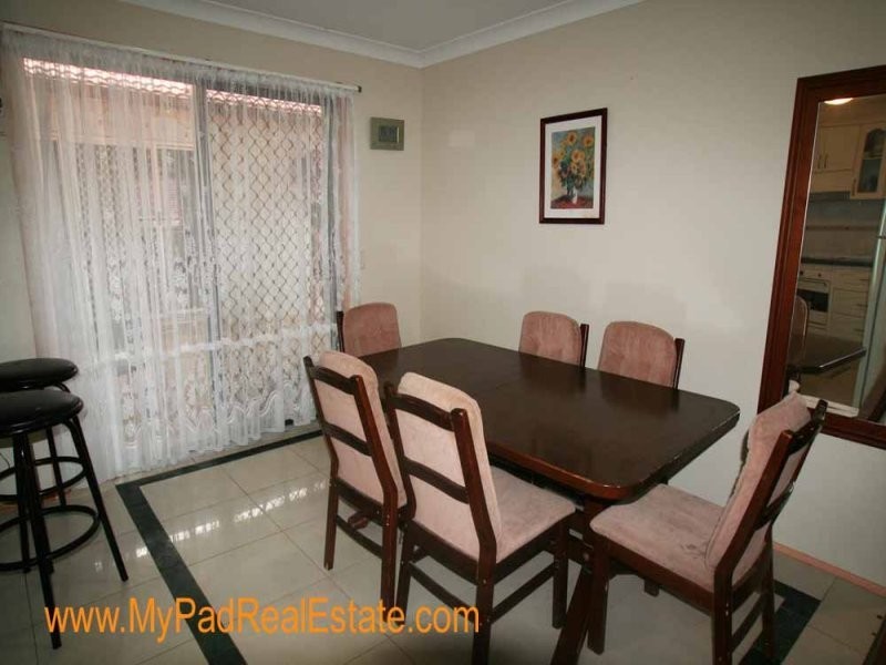 72 Peverell St, Hillcrest QLD 4118