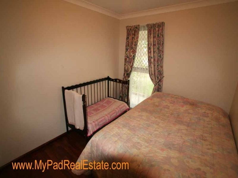 72 Peverell St, Hillcrest QLD 4118