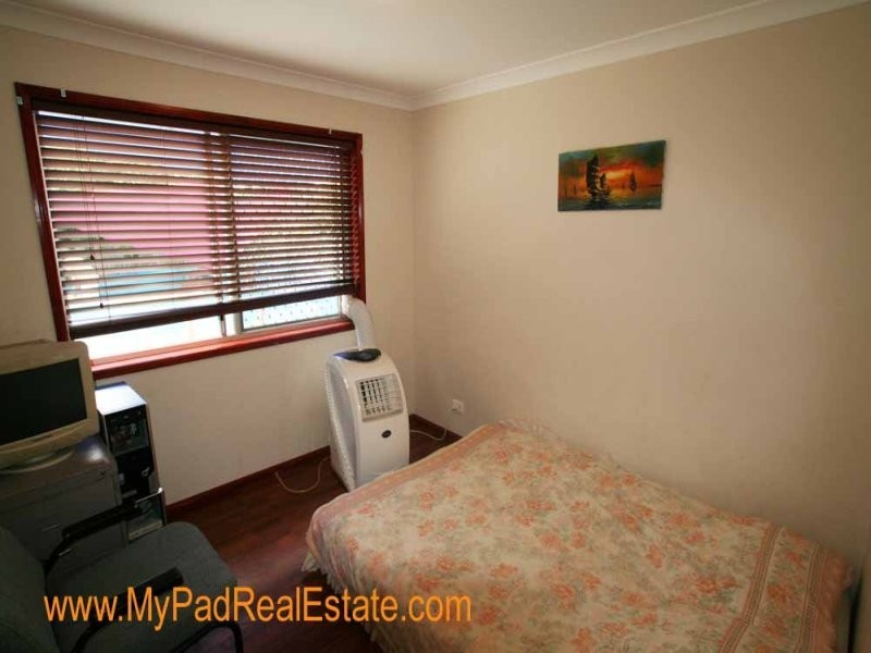 72 Peverell St, Hillcrest QLD 4118