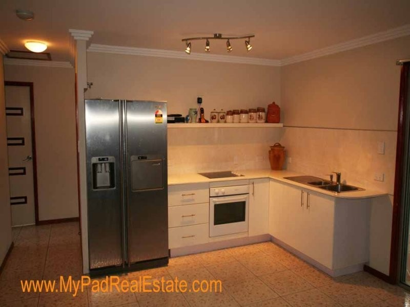 72 Peverell St, Hillcrest QLD 4118