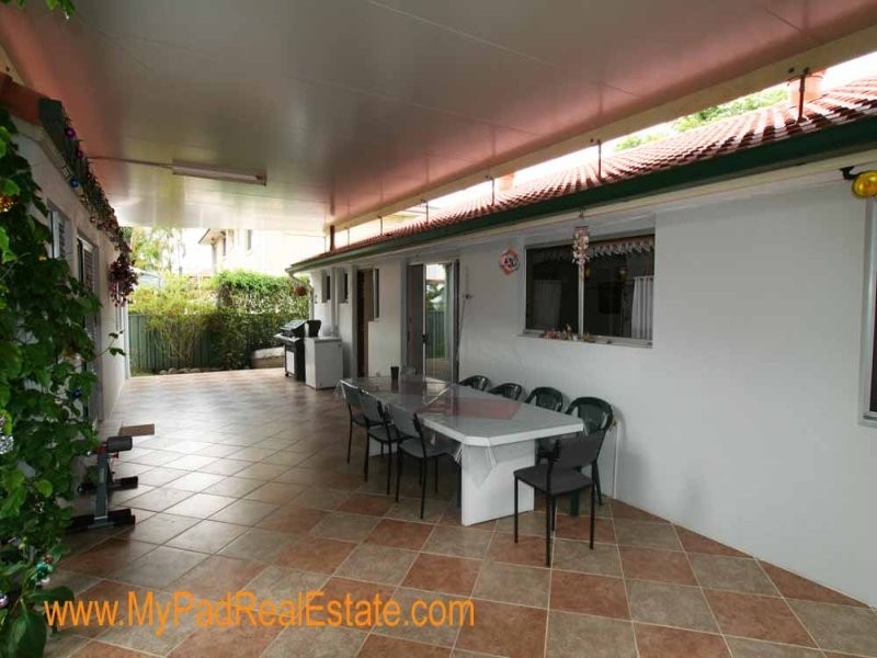 72 Peverell St, Hillcrest QLD 4118