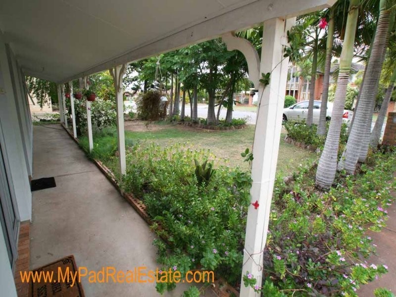 72 Peverell St, Hillcrest QLD 4118