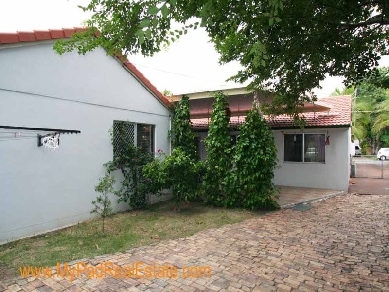 72 Peverell St, Hillcrest QLD 4118