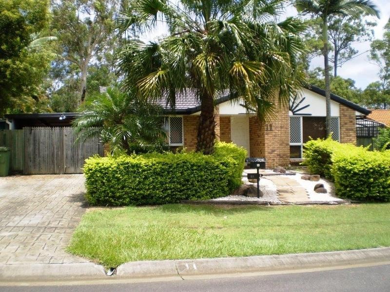 11 Windsong Ct, Hillcrest QLD 4118