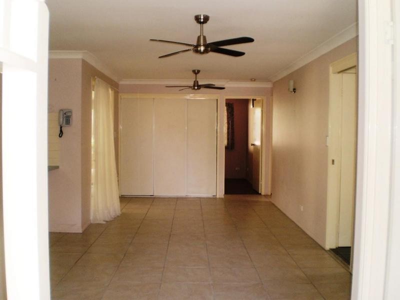 11 Windsong Ct, Hillcrest QLD 4118