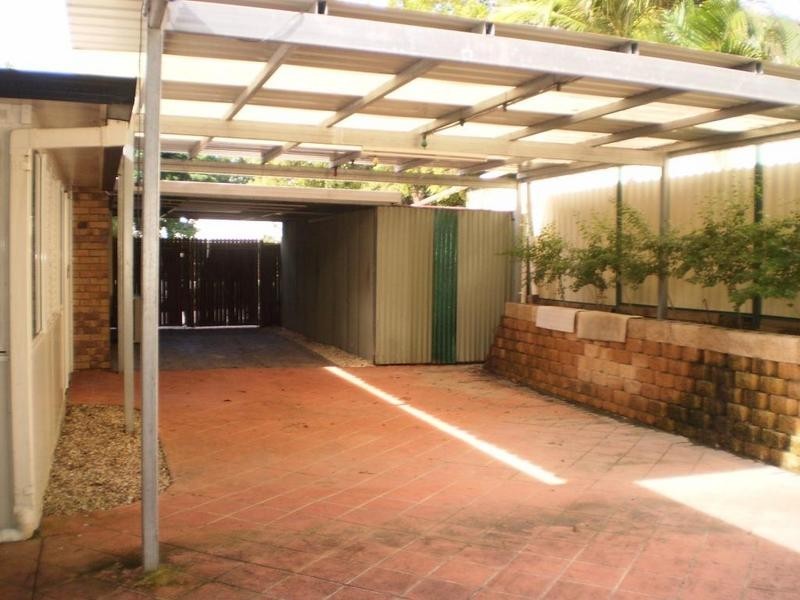 11 Windsong Ct, Hillcrest QLD 4118