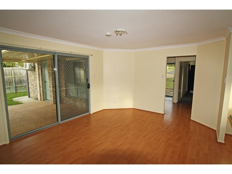 10 Sonorous Cl, Regents Park QLD 4118