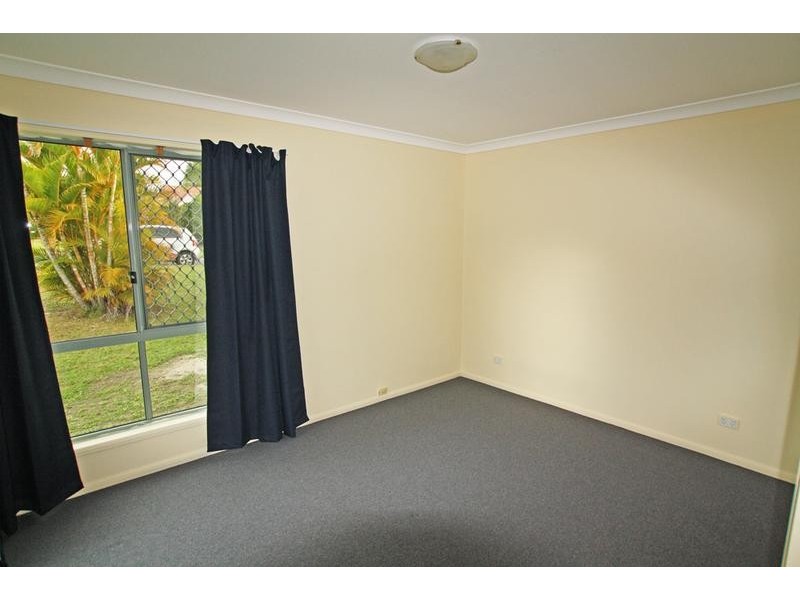 10 Sonorous Cl, Regents Park QLD 4118