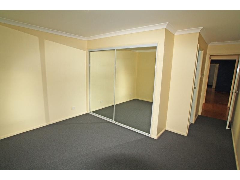 10 Sonorous Cl, Regents Park QLD 4118